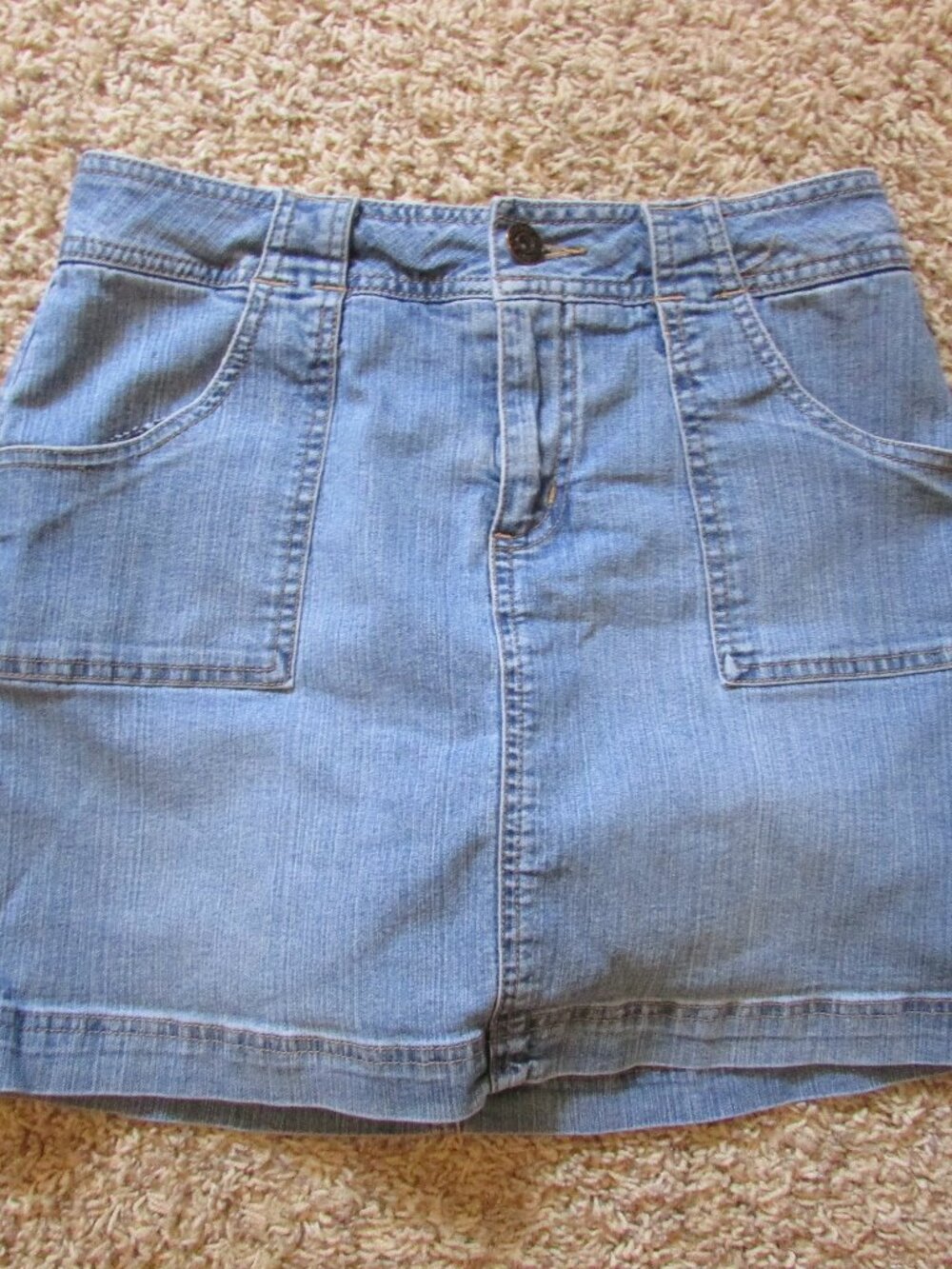NWOT St Johns Bay 6 Blue Denim Skort Skirt Front & Back Zip Fly Pockets Stretch